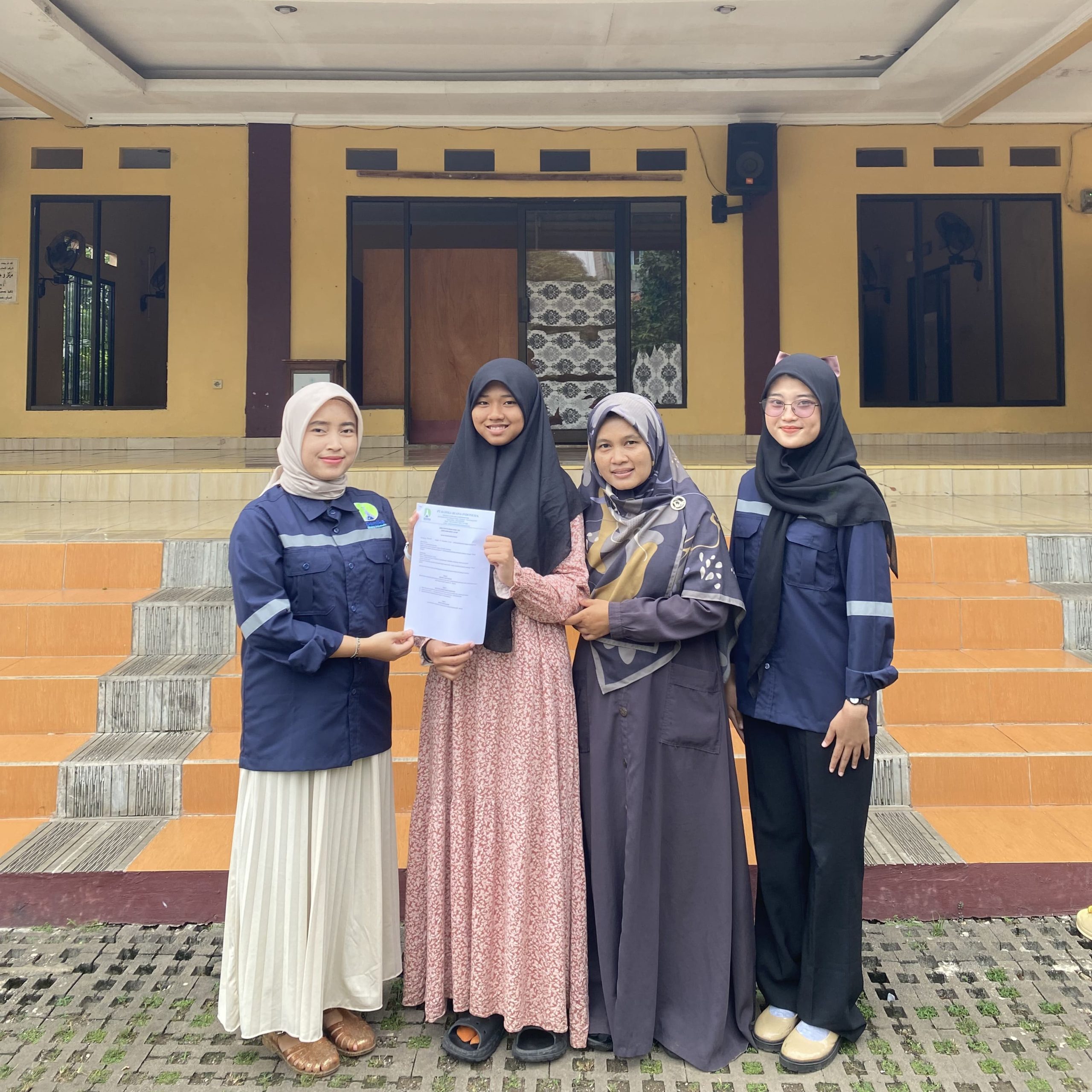 Beasiswa Santri Berprestasi - CSR Damika Buana Indonesia di Karawang
