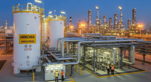 Penggunaan ammonia industri sebagai bahan kimia penting dalam proses produksi