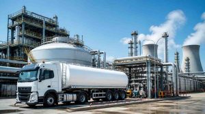 Ilustrasi Truk tangki bahan kimia PT Damika Buana Indonesia menyuplai bahan baku sebagai distributor amonia Konawe untuk kawasan industri smelter.