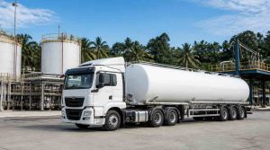 Ilustrasi Truk tangki bahan kimia B3 PT Damika Buana Indonesia beroperasi sebagai distributor asam sulfat Kalimantan untuk sektor industri tambang.